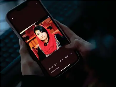  ?? (AFP) ?? A woman in Kabul yesterday mourns the death of politician M ur sal Nabizada