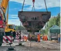  ?? ?? The chassis of Class 58 No. 58022 is lifted at Wirksworth on August 22. IDRS