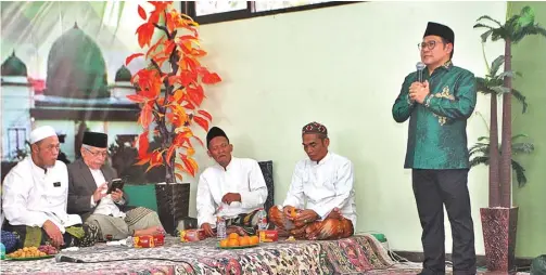  ?? HANUNG HAMBARA/JAWA POS ?? SIAP MAJU: Muhaimin Iskandar menghadiri acara silaturahm­i Ulama Nusantara yang dilaksanak­an di Ponpes Progresif Bumi Shalawat, Lebo, kemarin.