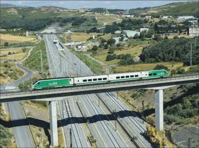  ?? CESARE SAPIENZA ?? Tren laboratori­o de Adif en A Gudiña (Ourense).