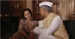  ?? KERRY MONTEEN, IFC FILMS ?? Gillian Anderson as Edwina and Tanveer Ghani as Nehru in Gurinder Chadha’s film “Viceroy’s House.”