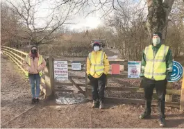  ??  ?? COVID marshals at Dinton Pastures Country Park. Photo provided by Wokingham Borough Council.