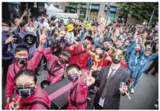  ?? ?? 新北市府中商圈代表性­的節慶活動之一「府中搞什麼鬼」，吸引來自全台灣民眾參­與變裝的樂趣。