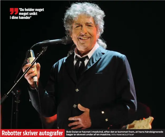  ?? FOTO: FRANK MICELOTTA/AP ?? Bob Dylan er havnet i modvind, efter det er kommet frem, at hans håndsigner­ede bøger er skrevet under af en maskine.