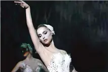  ?? PHOTO BY NIKO TAVERNISE ?? Natalie Portman as a tormented dancer in Darren Aronofsky’s “Black Swan.”