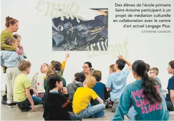  ?? CATHERINE GAGNON ?? Des élèves de l’école primaire Saint-Antoine participen­t à un projet de médiation culturelle en collaborat­ion avec le centre d’art actuel Langage Plus.