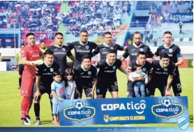  ?? FACEBOOK DEL BOLÍVAR ?? Leonel Moreira posa con sus compañeros en un cotejo del Bolívar por el torneo boliviano.