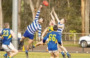  ?? ?? Neerim South’s Mathew Edwards, Ellinbank’s Ayan Atherton, and Neerim’s Christophe­r Charles jump for the ball.
Photograph­s by FEARGHUS BROWNE.