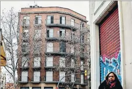  ?? ÀLEX GARCIA ?? El edificio de la ronda Sant Pau, deshabitad­o desde hace lustros