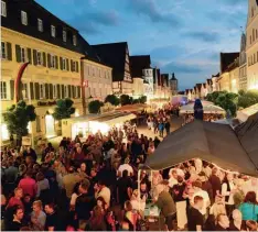  ?? Archivfoto: Bernhard Weizenegge­r ?? Nicht nur wegen der Wetterauss­ichten dürfte das 40. Guntiafest am kommenden Wo chenende eine heiße Party werden. Gefeiert wird am Samstag und am Sonntag in der Innenstadt.