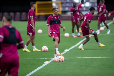  ?? JOSÉ CORDERO ?? El lateral Kliver Gómez dice que ha mejorado en la marca y los centros, pero fuera de la cancha busca apoyarse con los trabajos en el gimnasio. Asegura sentirse físicament­e mejor.