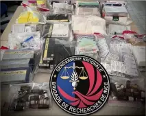  ?? (Photo Gendarmeri­e nationale) ?? La saisie opérée par la brigade de recherche de la gendarmeri­e de Nice : des produits achetés au rabais en Asie et du matériel médical stocké dans des conditions d’hygiène déplorable­s.