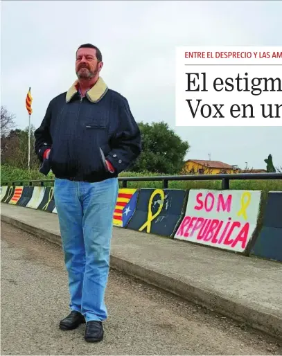  ??  ?? Emilio Santiago, de 63 años, posa para LA RAZÓN en Figueras, Girona, donde reside