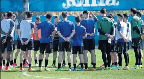  ??  ?? LA PRÓXIMA CAMPAÑA. El Espanyol, en uno de los entrenamie­ntos de la temporada, con Quique Sánchez Flores al mando.