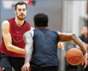  ?? ALLEN EYESTONE / THE PALM BEACH POST ?? Heat guard Goran Dragic (left) was able to go through the Heat’s first practice after returning to South Florida from Slovenia on Sunday.