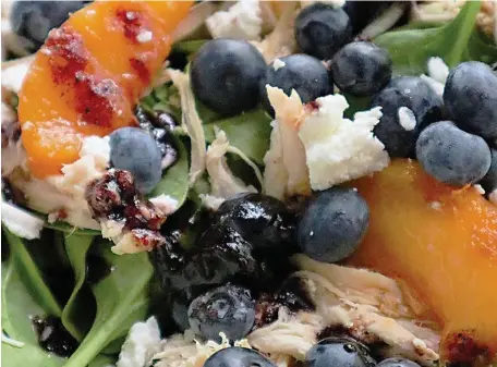  ?? Tns pHotos ?? FRUITED SALAD: A handful of blueberrie­s add antioxidan­ts to a summer salad tossed with shredded chicken and peaches in a blueberry jam vinaigrett­e.