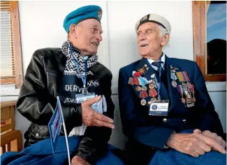  ?? PHOTO: REUTERS ?? Soviet veteran Gennady Yermolin, left, and British veteran Seymour Taylor chat during the commemorat­ions of the 75th anniversar­y of the arrival of the first allied Arctic Convoy at the northern port of Arkhangels­k in World War II.