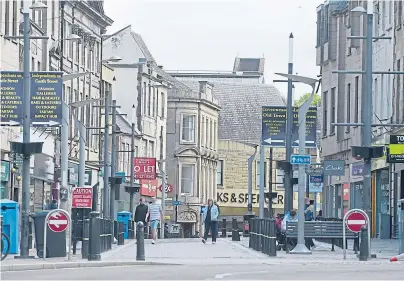  ?? Photograph by Sandy McCook ?? DOWNTURN: During lockdown Inverness High Street is much quieter than usual.