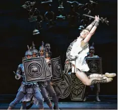  ?? Foto: Wilfried Hösl, BSB ?? Startänzer Sergei Polunin, in dieser Saison ständiger Gast beim Bayerische­n Staats ballett, verkörpert in „Spartacus“den eitlen Crassus.