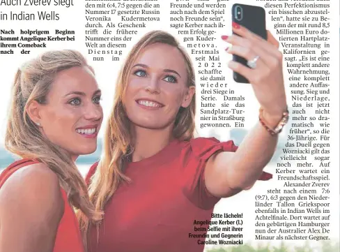  ?? ?? Bitte lächeln! Angelique Kerber (l.) beim Selfie mit ihrer Freundin und Gegnerin Caroline Wozniacki