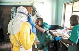  ?? MARK NAFTALIN/UNICEF ?? Health workers prepare to diagnose and treat suspected Ebola patients in Bikoro Hospital in Congo.