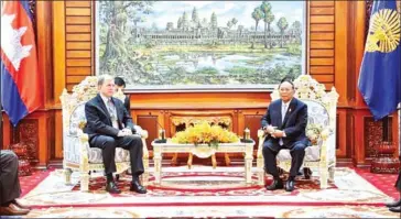  ?? NATIONAL ASSEMBLY ?? US ambassador Patrick Murphy meets with National Assembly president Heng Samrin.