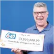  ??  ?? Dennis Healey from Niagara-on-theLake won $1 million playing LOTTO 6/49.