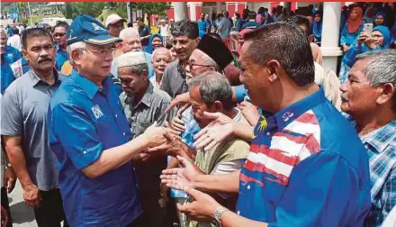  ?? PIC BY SAIRIEN NAFIS ?? Prime Minister Datuk Seri Najib Razak at a meet-the-people programme at Sultan Ahmad Shah Silver Jubilee Hall in Lipis yesterday.