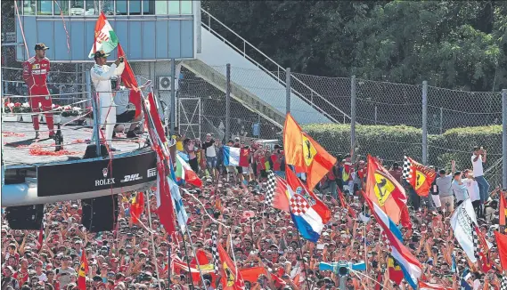  ?? FOTO: GETTY ?? Lewis Hamilton se impuso por cuarta vez en Monza, igualando así a Nelson Piquet, y se queda a tan solo un triunfo de Schumacher en el mítico trazado italiano, en casa de Ferrari