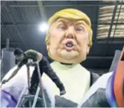  ?? REUTERS ?? Dok prosvjedi protiv Trumpa ne jenjavaju, on postaje glavna zvijezda karnevala