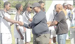  ?? (Courtesy pic) ?? Minister of Labour and Social Security Phila Buthelezi, shaking hands with Arsenal players, while joined by MP Mduduzi Matsebula, before the final.