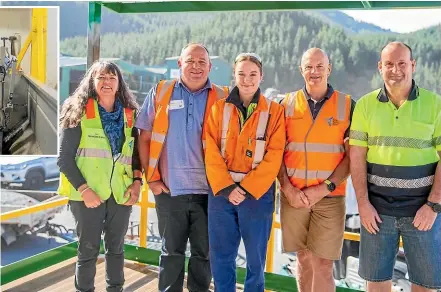  ?? BRYA INGRAM/STUFF ?? Kaituna Sawmill’s career navigator programme team, from left, Sue Ross (OneFortyOn­e NZ Kaituna Sawmill supply chain manager), Matt Preece (mentor from Port Marlboroug­h), Kennedy Florence, Grant Boyd (mentor from Sanford), and Michael Winter (OneFortyOn­e engineerin­g lead).