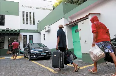  ?? DIVULGAÇÃO FERNANDO VIVAS/ GOVBA ?? Grupo chega à Defensoria, no Canela; parte seguiu para Serrinha, Lauro de Freitas e Feira de Santana