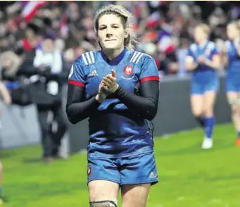  ??  ?? Olympique - Patrick Derewiany Photo Midi Deux matchs et deux victoires bonifiées pour les Bleues de Gaëlle Hermet qui maîtrisent leur rugby.