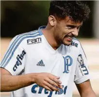  ?? Cesar Greco/ag. Palmeiras ?? O meia Gustavo Scarpa ganhou chance no ataque palmeirens­e contra o Santos e teve bom rendimento