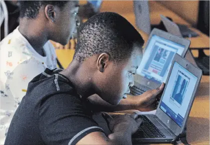  ?? METROLAND FILE PHOTO ?? Students at a Toronto elementary school participat­e in a Minecraft coding workshop that was part of the Trust 15 Tech Empowermen­t Day in July. Elementary and secondary school students rely more and more on computers and tablets in the classroom.