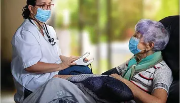  ??  ?? Healthy exchange: A doctor takes an elderly care home resident’s blood pressure