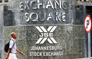  ??  ?? The rand extended its losses against the dollar to more than 1 percent. The poor growth numbers will pile more pressure on the government to get the economy back on track faster as it aims to stave off further credit ratings downgrades. (Reuters)