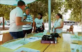  ?? (Photo Dominique Leriche) ?? Trois ateliers ont été organisés sur la place de Lune, entre fin mai et début juin, afin de permettre aux Seynois d’exprimer leurs souhaits concernant l’aménagemen­t de cet espace.