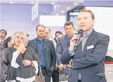  ?? FOTO: MESSE ?? Stefan Egge (r) lebt seit mehr als 20 Jahren in Toronto und vertritt in Kanada die Messe Düsseldorf.