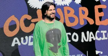  ?? Berenice Bautista / Associated Press ?? Juanes, quien estuvo de gira por México en octubre, será reconocido por la Academia Latina de la Grabación.