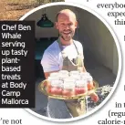  ??  ?? Chef Ben Whale serving up tasty plantbased treats at Body Camp Mallorca