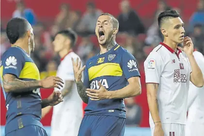  ?? EFE ?? Explosivo. Benedetto hizo el primero de Boca en un 4-3 a Sevilla, entonces dirigido por Sampaoli.