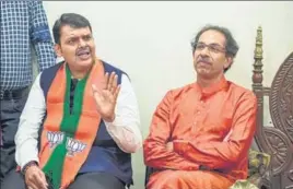  ?? AALOK SONI//HT FILE ?? Maharashtr­a CM Devendra Fadnavis (left) and Shiv Sena chief Uddhav Thackeray.
