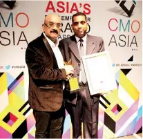  ??  ?? People’s Leasing and Finance PLC Human Resources Group Head Uresh Jayasekera being awarded with the ‘HR Leadership Award’ at ‘The Asia’s Best Employer Brand Awards - 2017’