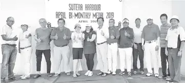  ??  ?? WINNERS ... Kanesab (left) with fellow winners pose after the prize presentati­on of Sutera Harbour Bi-Monthly Medal Tournament for April here recently.
