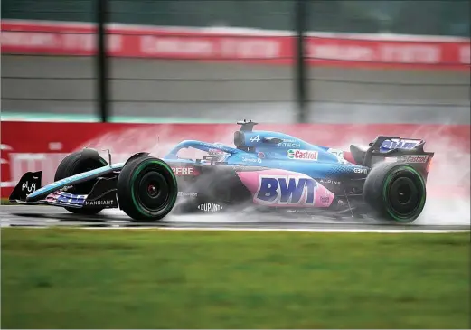  ?? FRANCK ROBICHON | EFE ?? Fernando Alonso, al volante del A522 de Alpine, durante los entrenamie­ntos libres del GP de Japón, disputados el viernes en Suzuka.