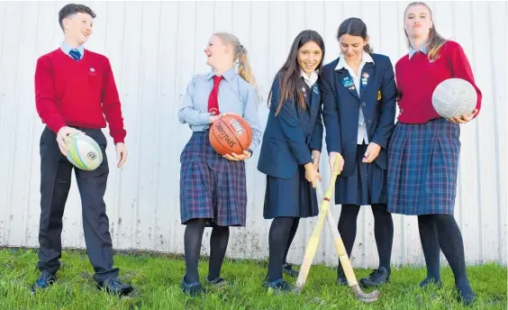  ?? ?? A challenge has been issued to Whanganui secondary school students to represent their chosen winter sport in the inaugural Battle of the Codes relay competitio­n. YESS Council members Thor Darlington (left), Abbey Peters, Morgan-Lee Cassidy, Greta Cox and Eloise Bradshaw.