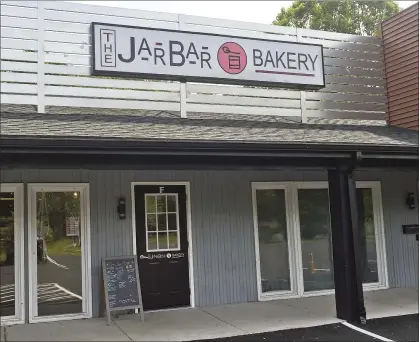  ??  ?? The Jar Bar Bakery in Cumru Township, owned by Ashley Bennett, sells baked goods baked in mason jars.