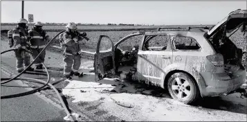  ?? LOANED PHOTO/SAN LUIS FIRE DEPARTMENT ?? SAN LUIS FIREFIGHTE­RS QUICKLY put out a car on fire along Highway 95 at County 21st Street Monday morning using a foam suppressio­n system on the department’s new fire truck. The 43-year-old male driver was treated for smoke inhalation and transporte­d...